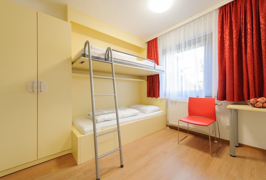 Hostel Huetteldorf Вена Экстерьер фото