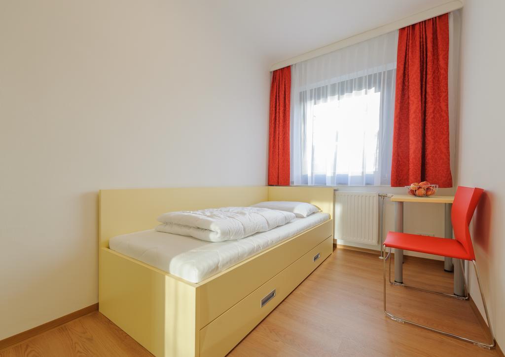 Hostel Huetteldorf Вена Экстерьер фото