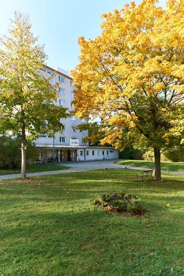 Hostel Huetteldorf Вена Экстерьер фото